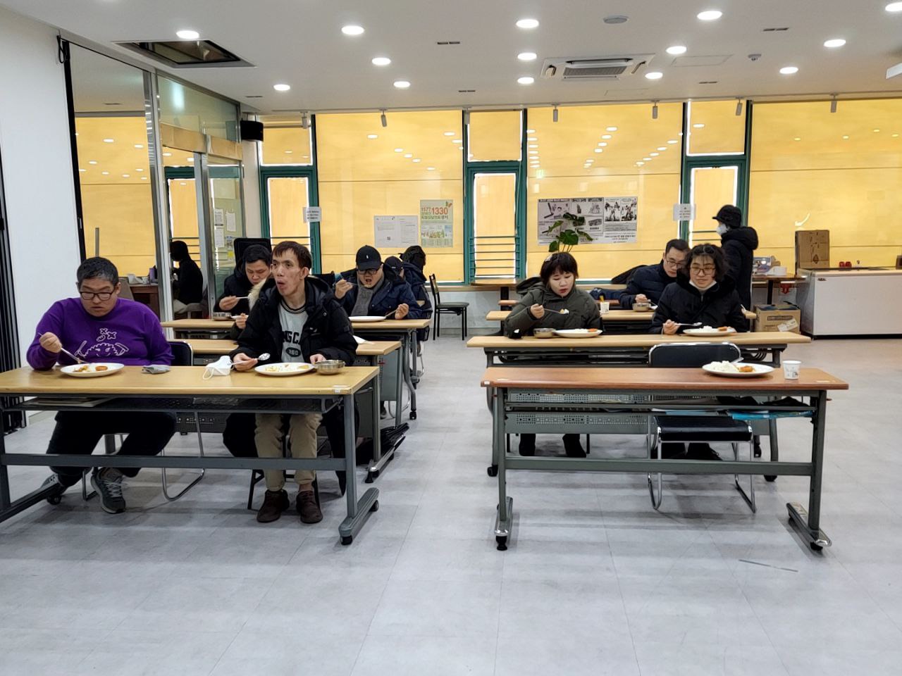 2023/2/3(금)- 점심식사(새우멘보샤,옥수수콘샐러드...)