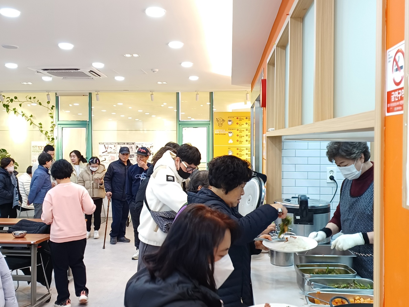 2023년 12월 08일(금) 점심급식(북어채두부국, 훈제오리구이...)