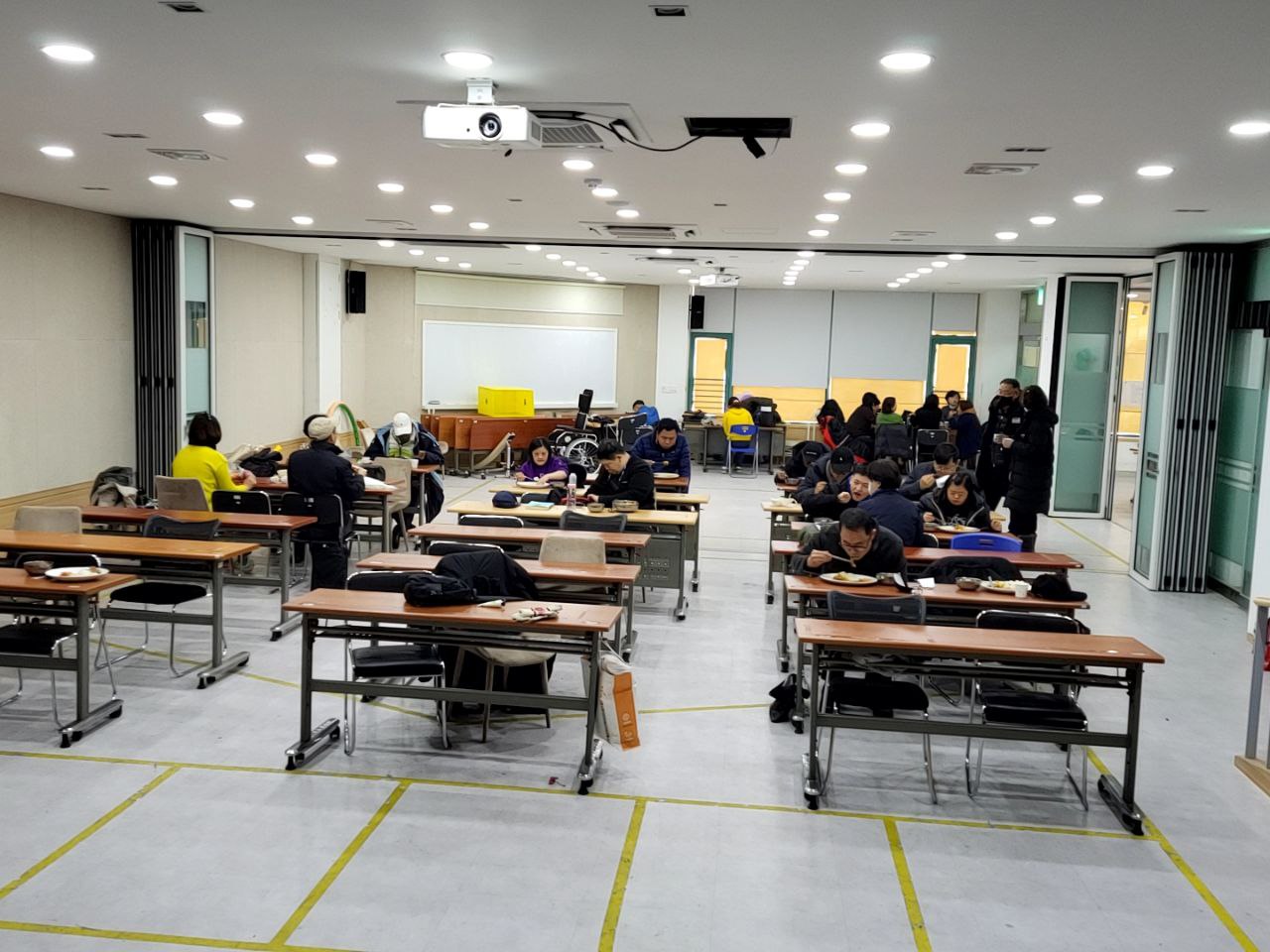 2022/12/05(월) - 점심식사(안동찜닭, 단호박범벅, 구이김...)