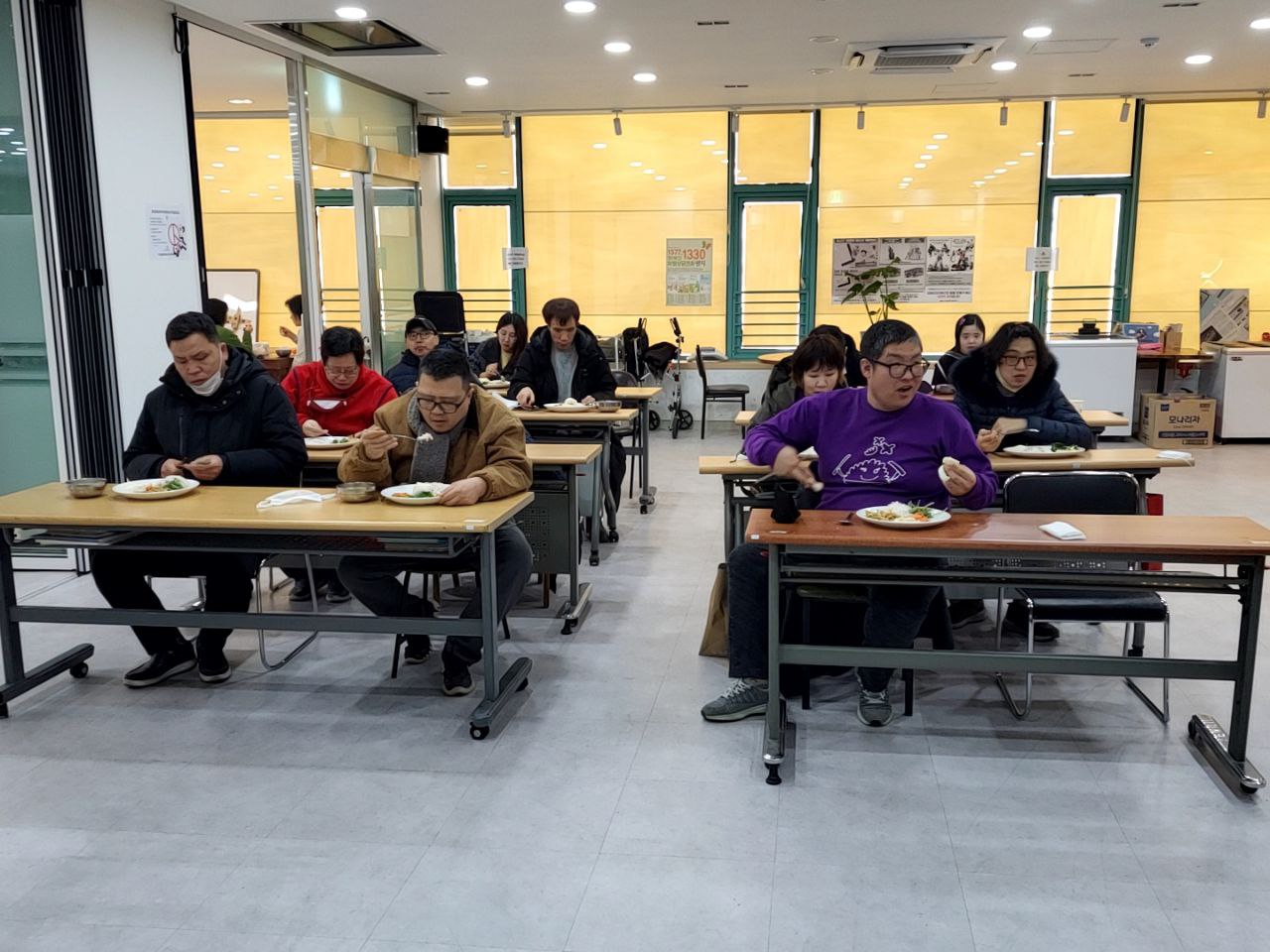 2023/2/17(금)- 점심식사(우렁된장찌개,꽃빵...)