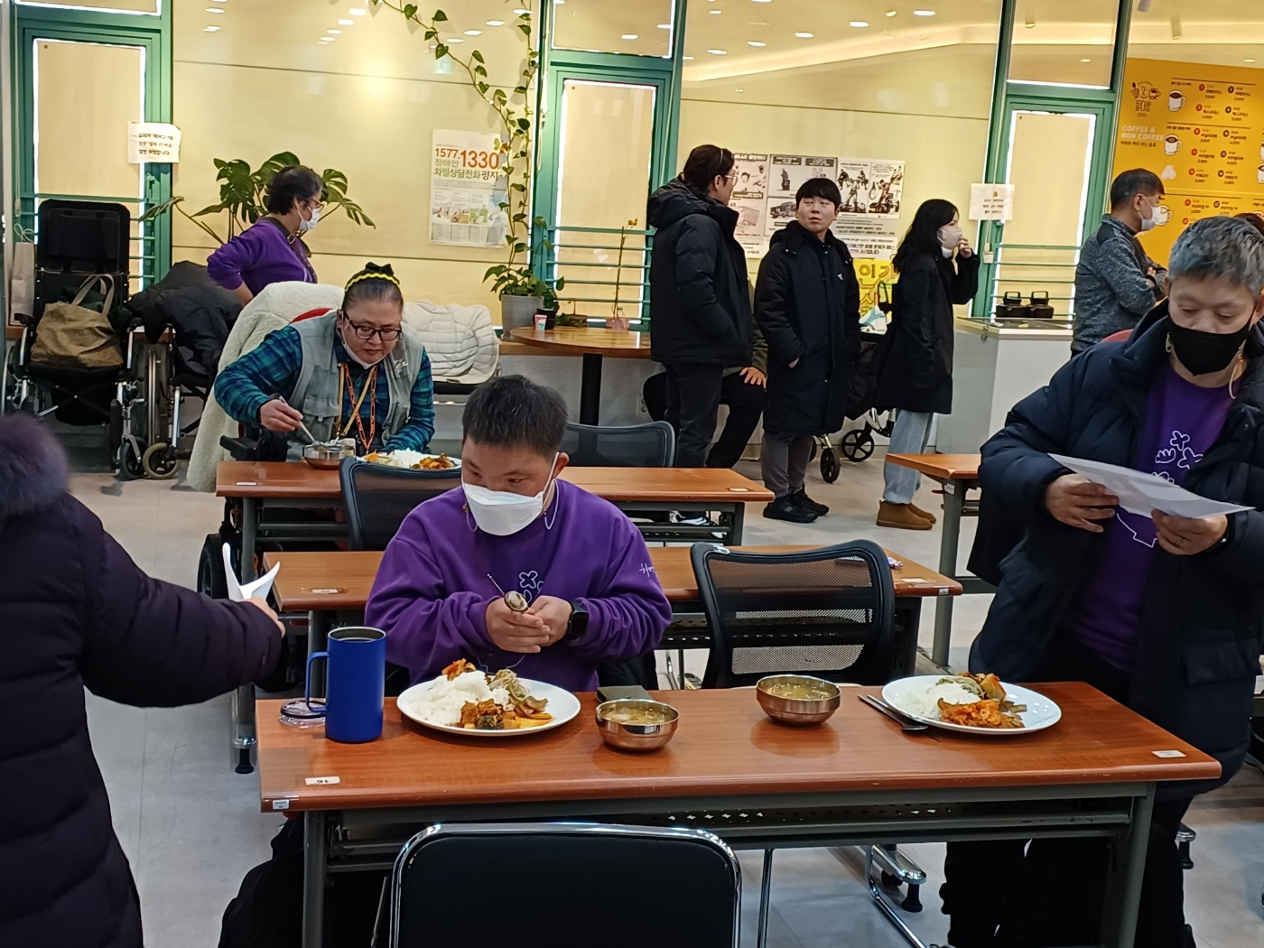 2023년 12월 18일(월) 점심급식(열무된장국, 닭갈비...)