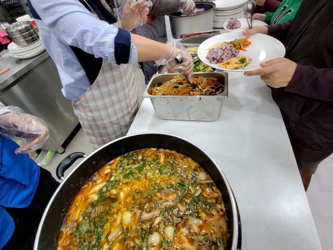 2022/11/21(월) - 점심식사(참치김치찌개, 잡채, 두부조림...)
