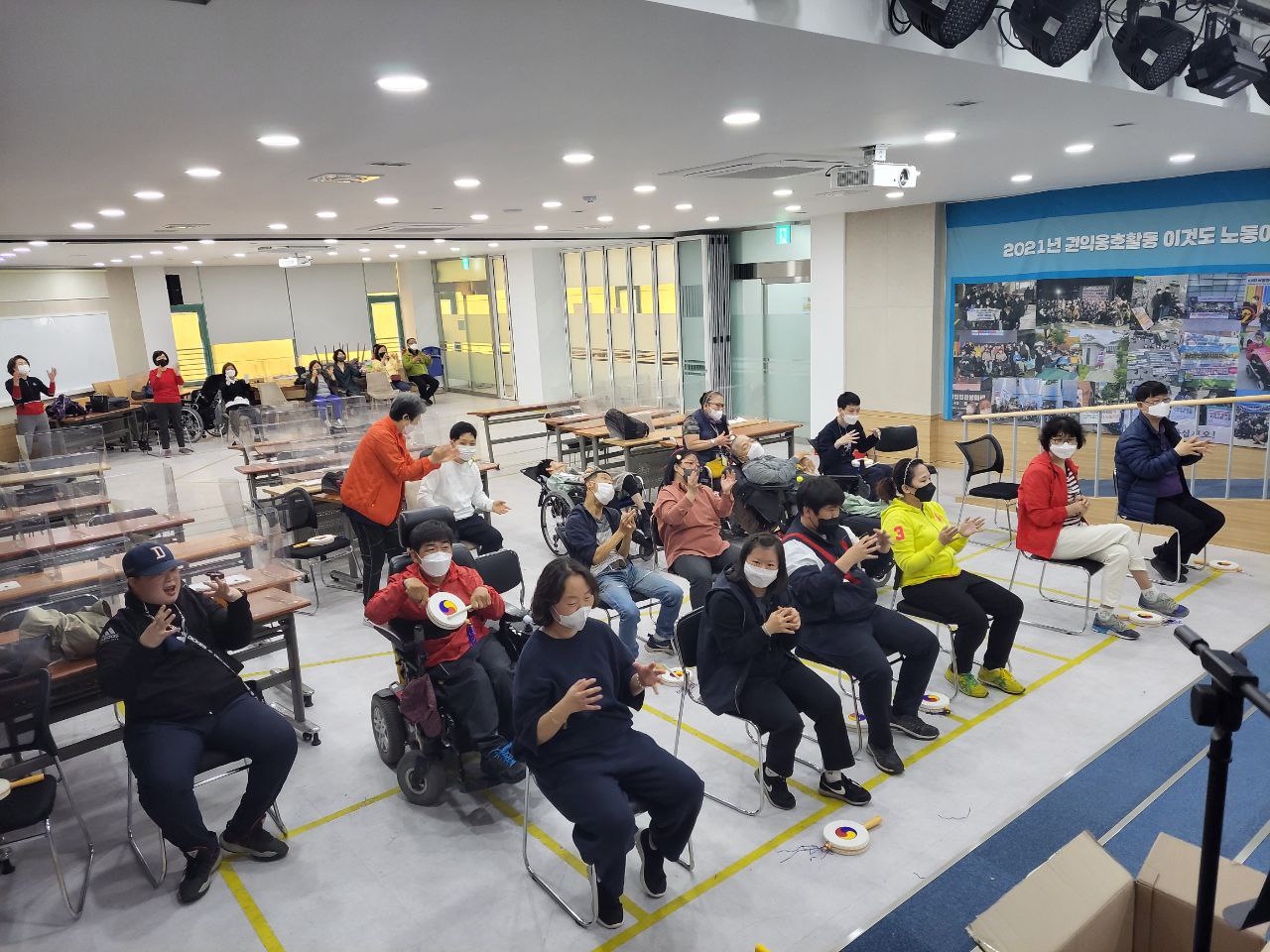 2022/05/03(화) - 모두 손 높이 들고 쉐킷 쉐킷... 춤 수업