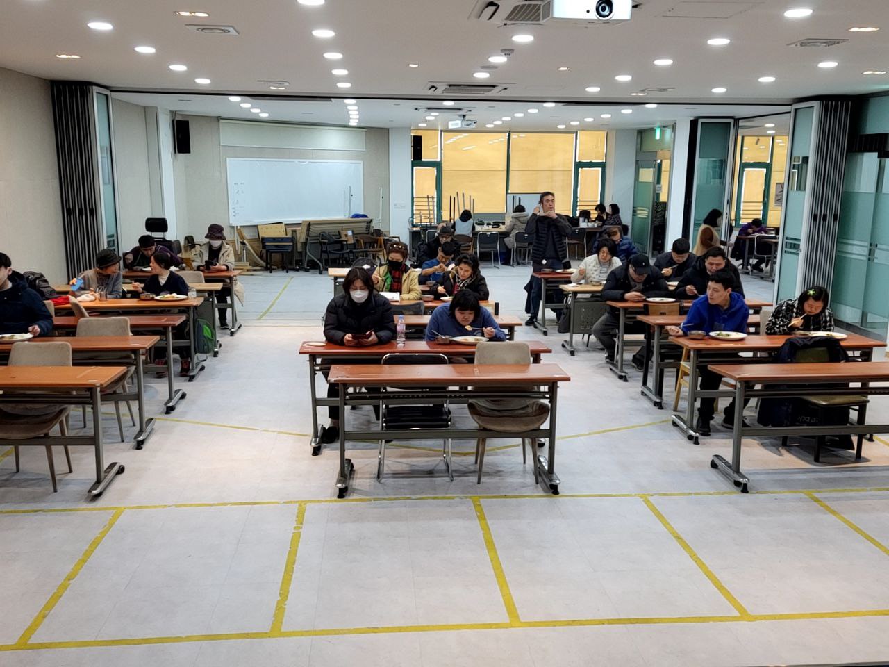 2023/2/20(월)- 점심식사(부대찌개,돈육메추리알장조림...)