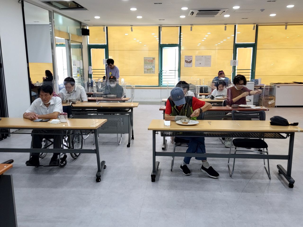 2022/09/20(화) - 점심식사(청국장, 제육볶음, 느타리버섯볶음, 무쌈...)