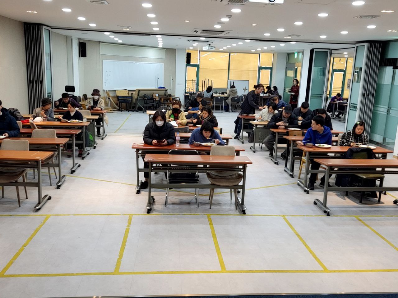 2023/2/20(월)- 점심식사(부대찌개,돈육메추리알장조림...)