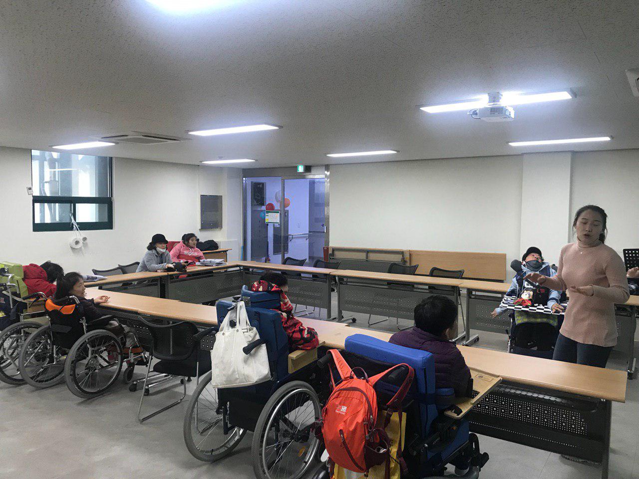 2019년 3월 8일 - 사회수업 사진