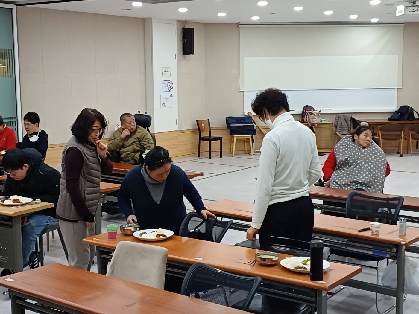 2023년 12월 07일(목) 점심급식2(양송이스프, 함박스테이크...)