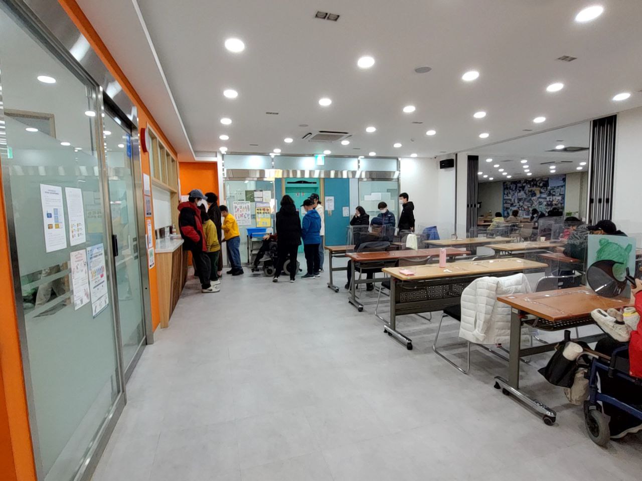 2022/11/17(목) - 점심식사(돼지갈비찜, 맑은콩나물국, 군만두, 볶음김치...)