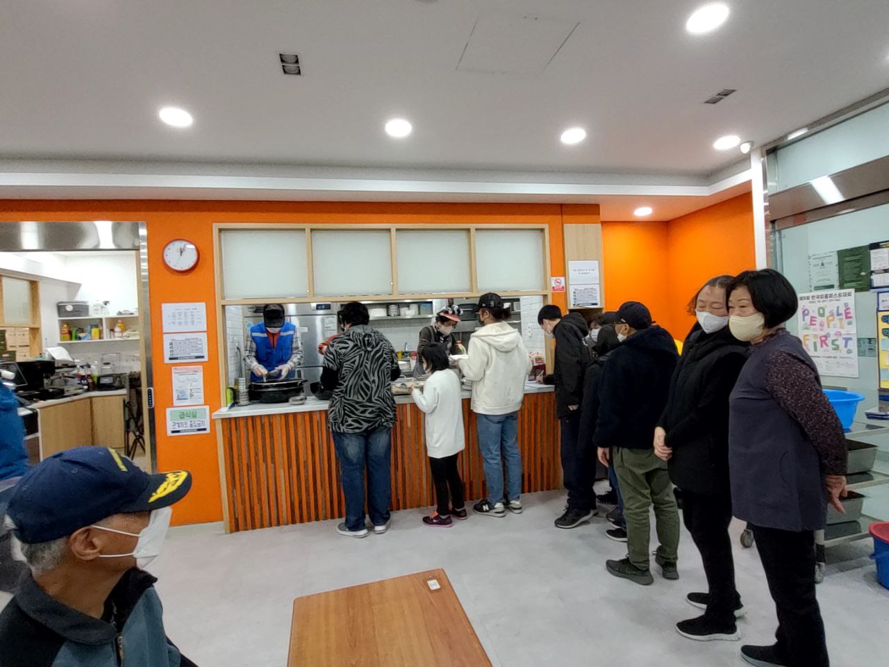 2022/11/17(목) - 점심식사(돼지갈비찜, 맑은콩나물국, 군만두, 볶음김치...)