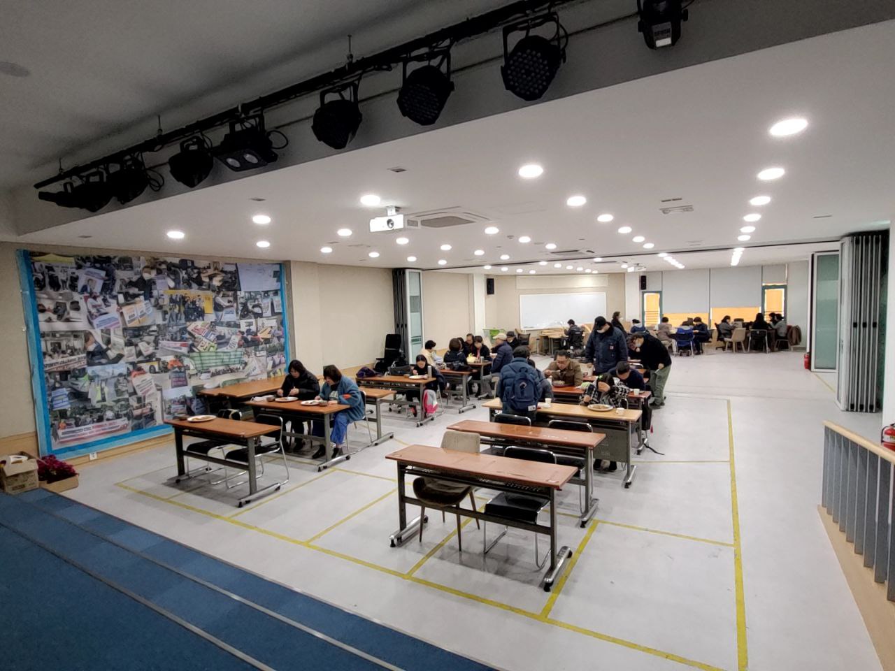 2022/11/14(월) - 점심식사(훈제오리구이,마파두부,차돌된장찌개...)