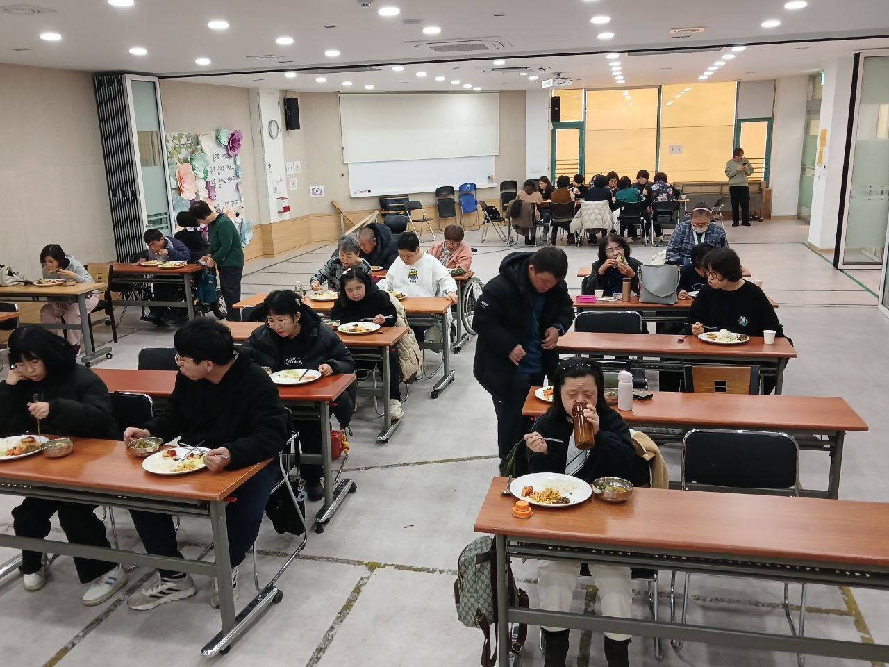 2024년 12월 2일(월) 점심식사 수업사진