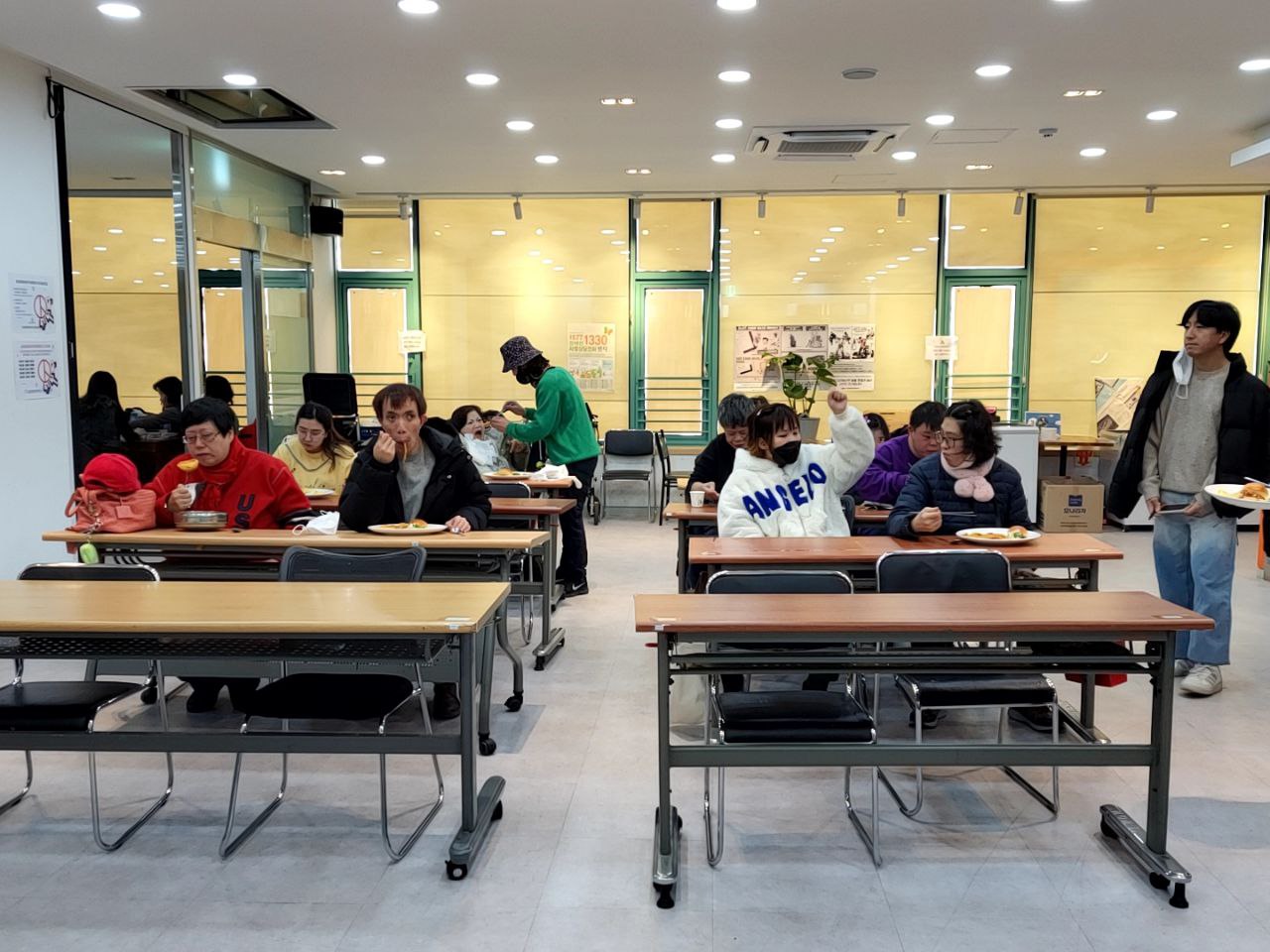 2023/2/23(목)- 점심식사(토마토스파게티, 모닝빵..)