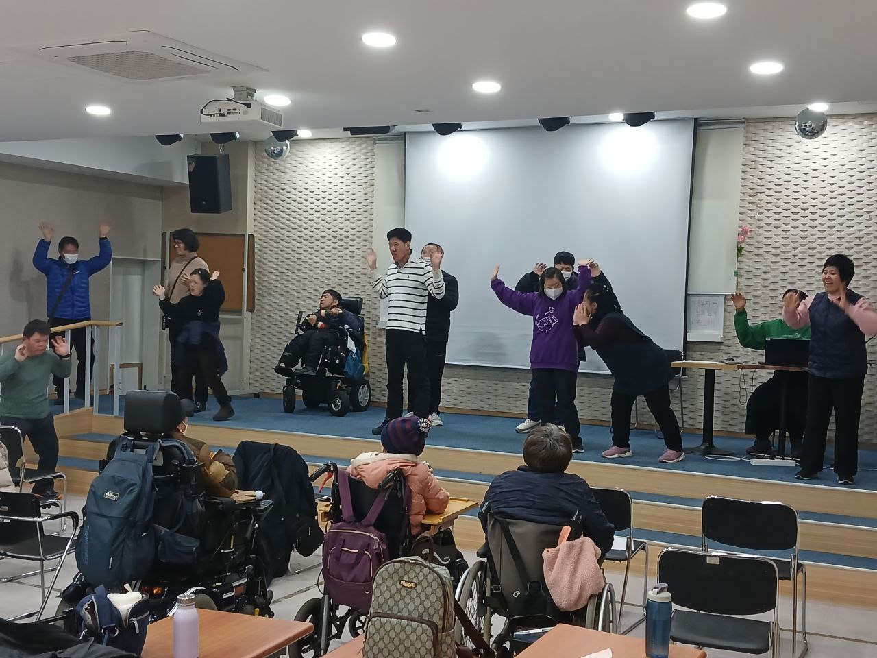 2024년 12월 17일(화) 색동아리랑 춤 수업사진