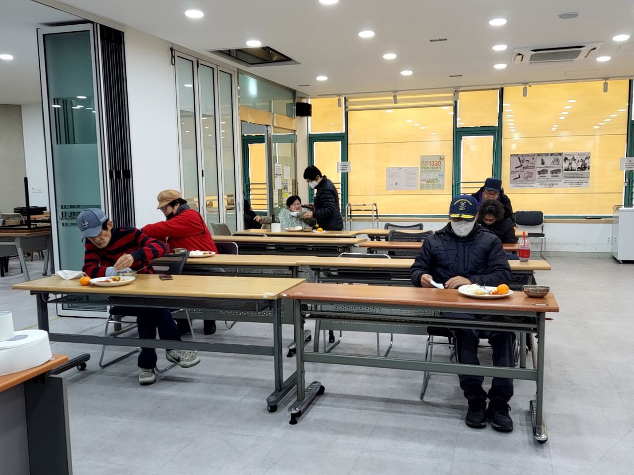 2023/1/6(금)- 점심식사(배추된장국, 새우멘보샤, 콘샐러드..)