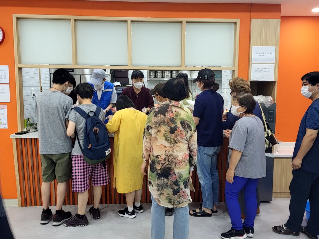 2022/07/12(화) - 점심식사(돈육간장불고기, 버섯된장찌개, 비엔나쏘세지볶음, 수박...)