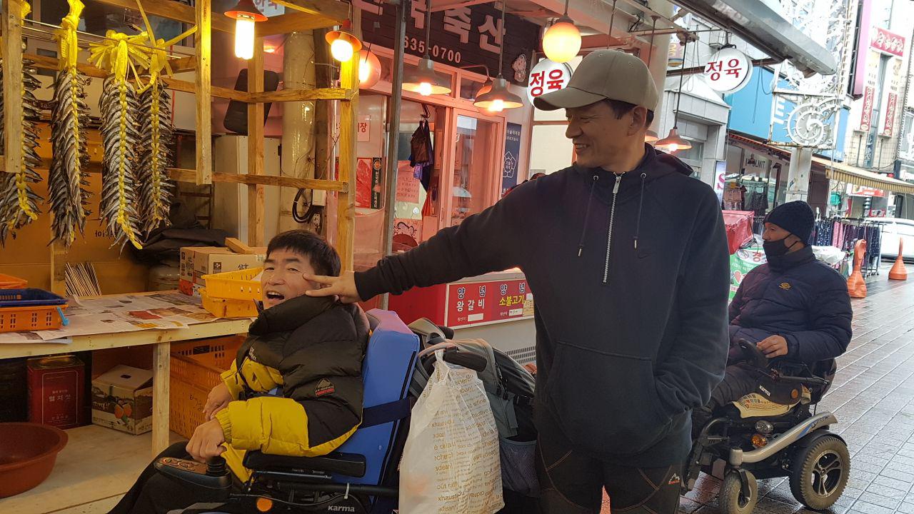 2018년 11월 13일 - 수학여행 사진(속초중앙시장)