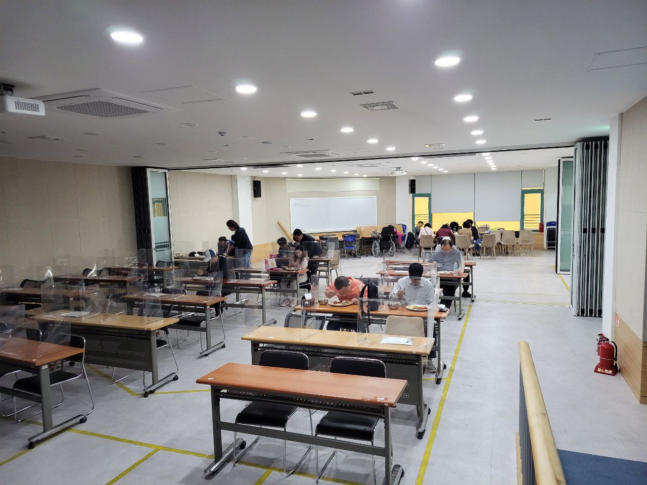 2022/05/17(화) - 점심시간(잡채, 소고기뭇국...)