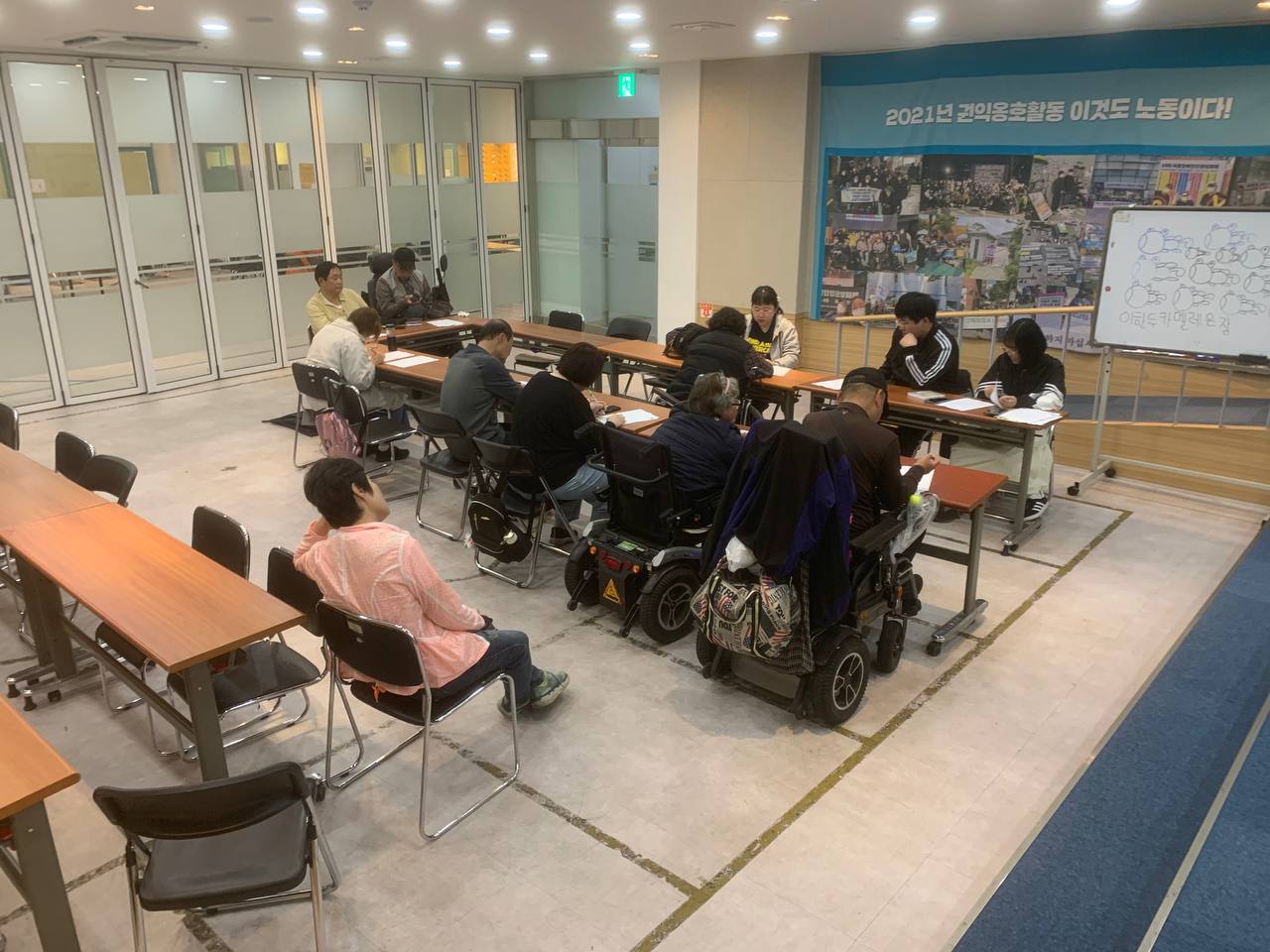 2025년 4월 22일(화) 중등수학 수업사진
