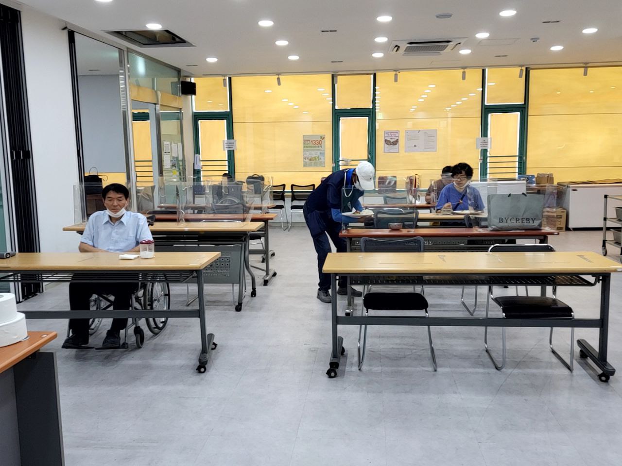 2022/08/31(수) - 점심식사(동그랑땡, 미역국, 브로콜리, 호박나물, 잡곡밥...)