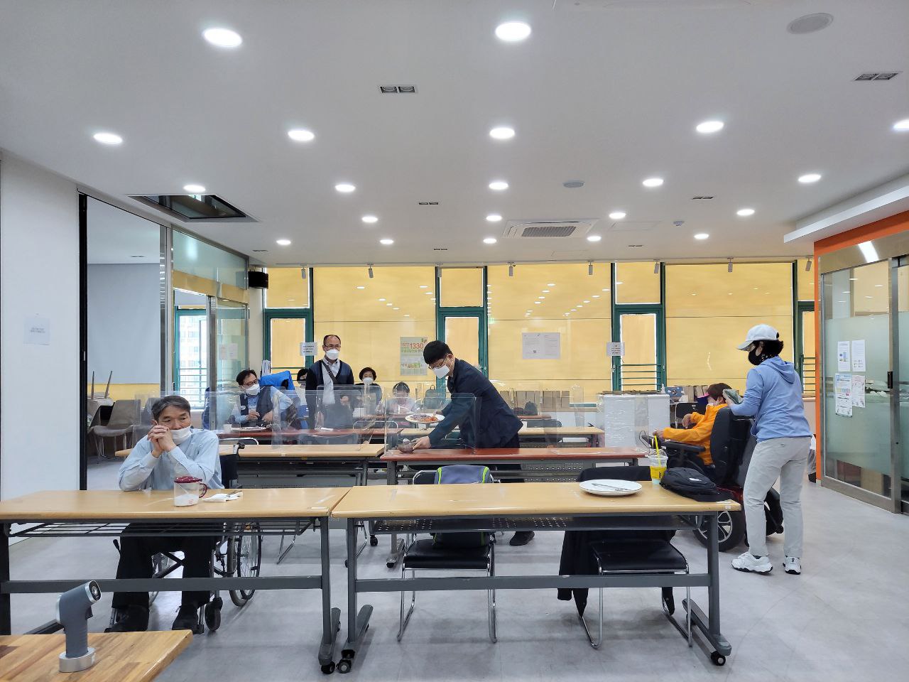 2022/05/06(금) - 점심식사(스팸햄부침,순두부찌게,멸치꽈리고추볶음...)
