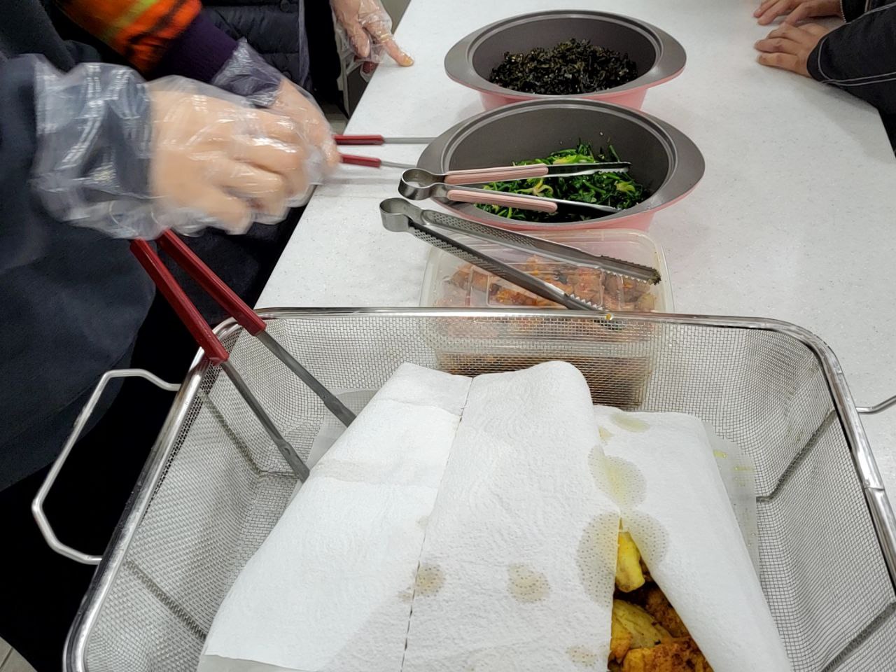 2022/11/30(화) - 점심식사(삼치카레구이, 오뎅무우국, 오이무침, 김치, 유산균요구르트)