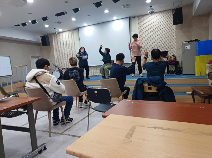2024년 3월 12일(화) 색동 아리랑 춤 수업 사진