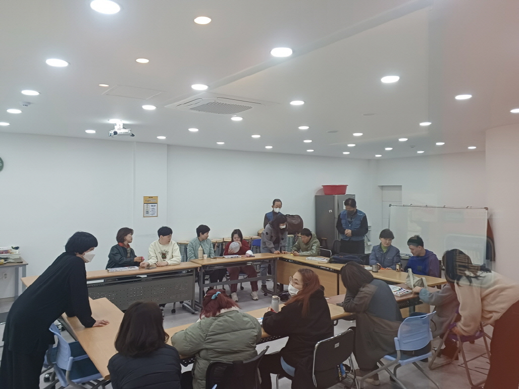 2024년 3월 22일(금) 해피투게더 중등 시민 사회 수업 사진(2)