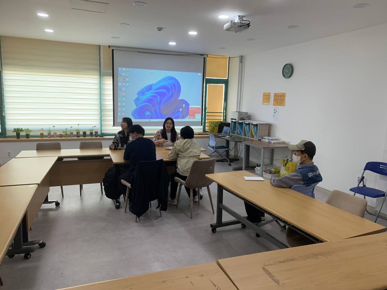 2024년 5/3(금) 두런두런 1반 수업사진