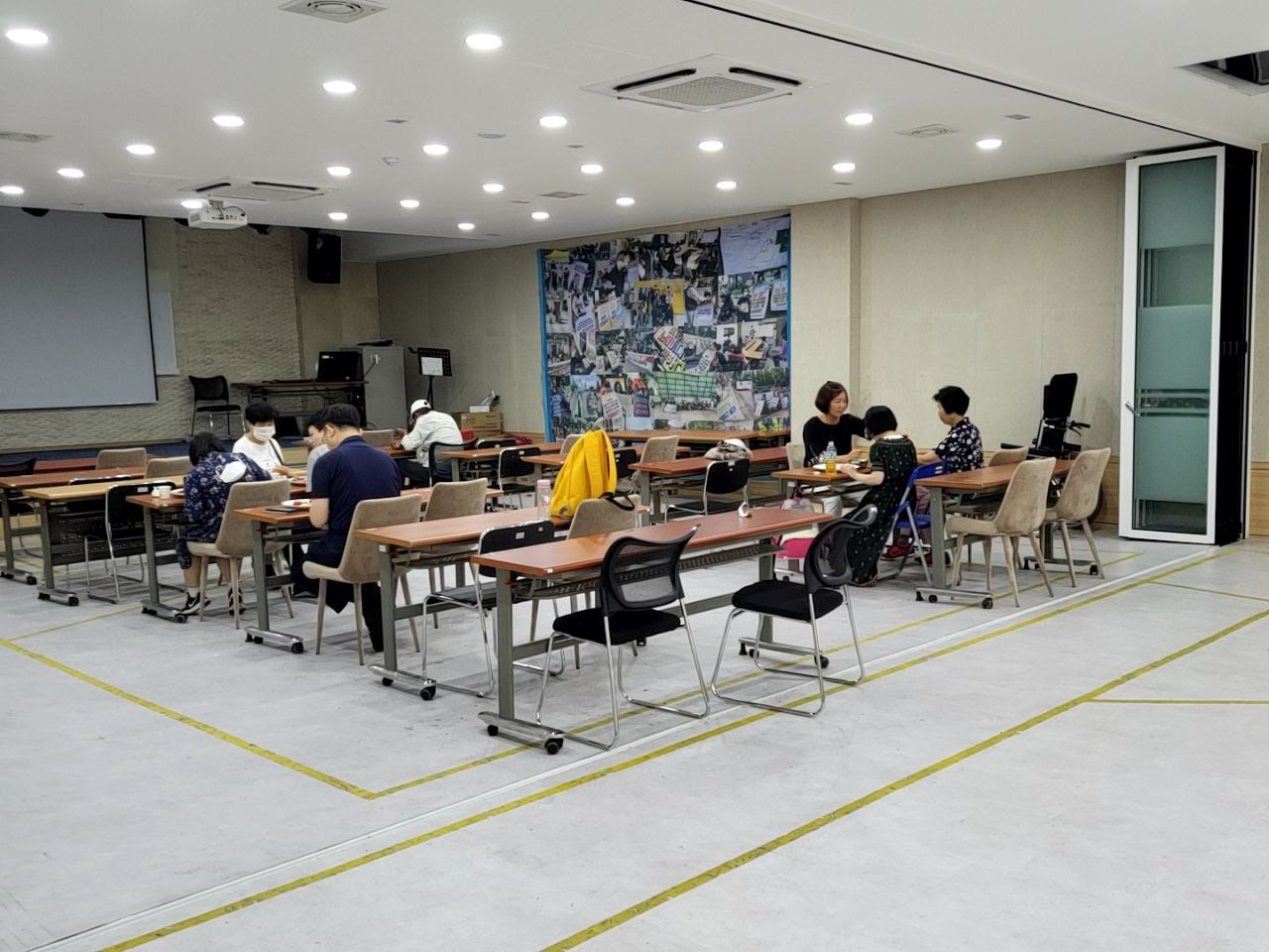 2022/09/16(금) - 점심식사(조랭이들깨미역국,오징어브로콜리숙회, 돈육메추리알장조림...)