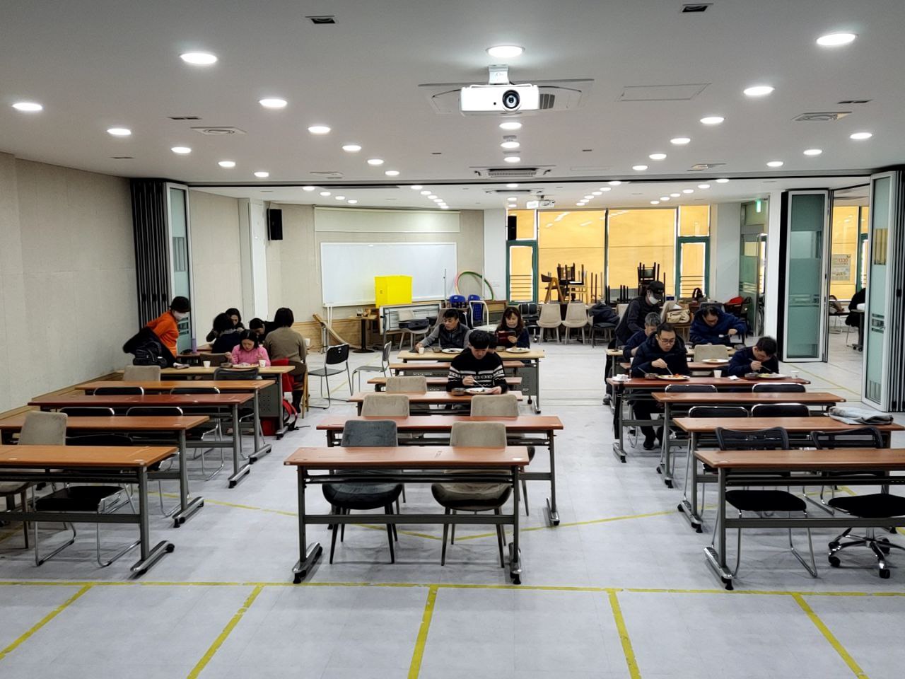 2023/1/30(월)- 점심식사(소고기미역국,건파래볶음...)