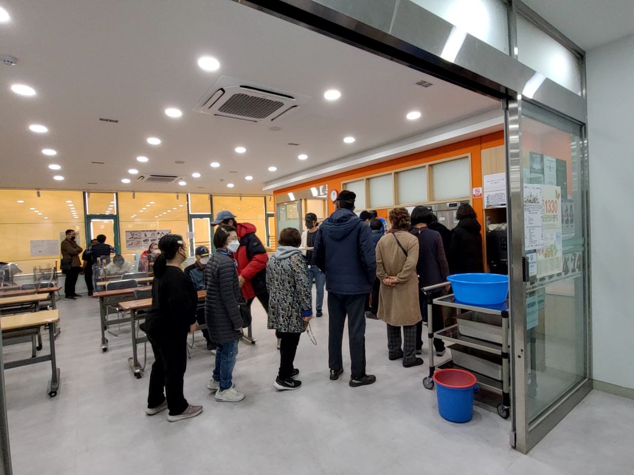 2022/11/17(목) - 점심식사(돼지갈비찜, 맑은콩나물국, 군만두, 볶음김치...)