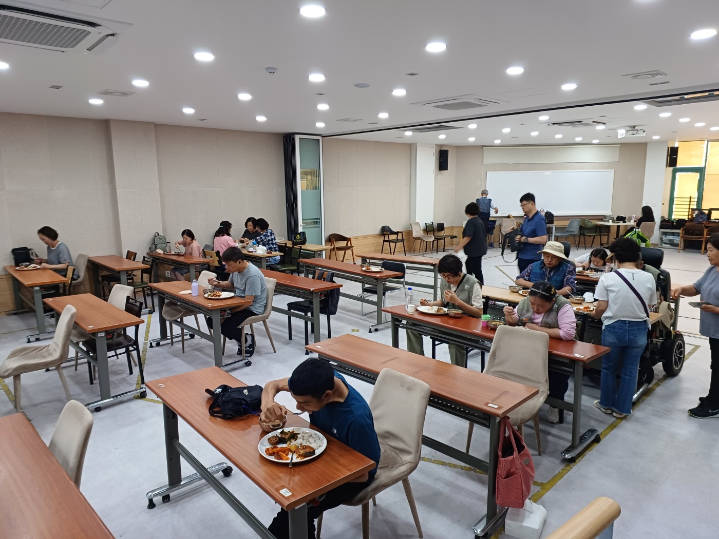 2023년 09월 04일(월) 점심급식(방어무우조림, 얼갈이된장국...)