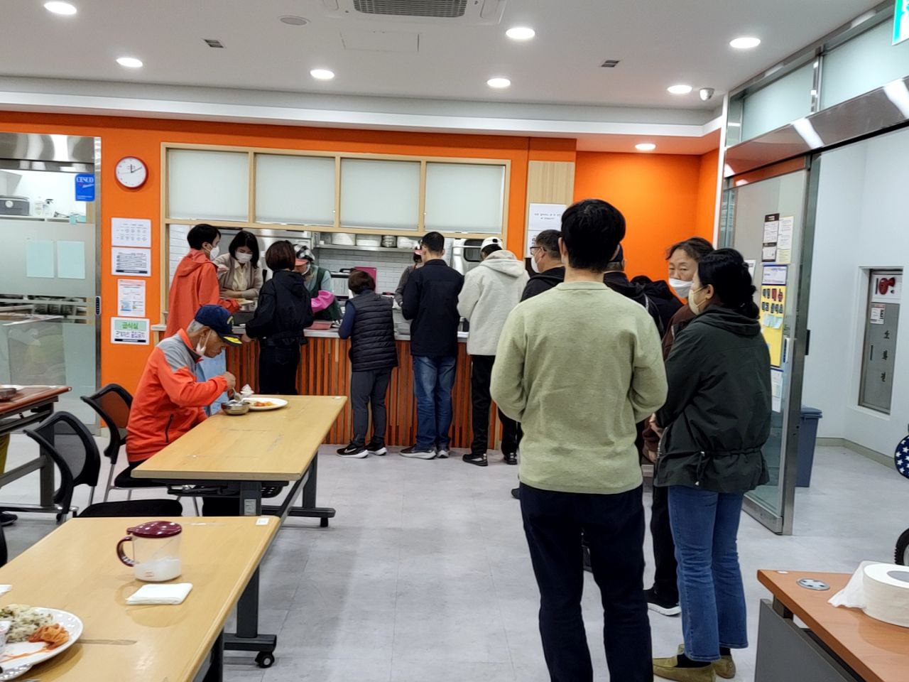 2022/10/17(월) - 점심식사(소고기콩나물밥, 된장찌개, 진미채무침...)