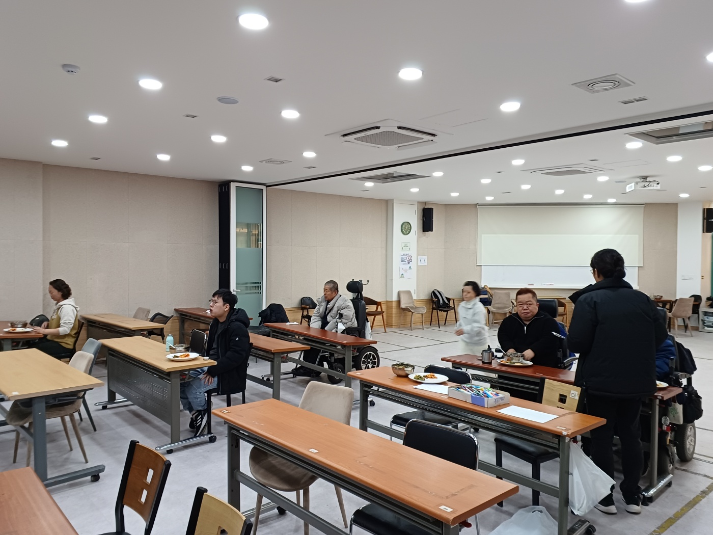2023년 12월 13일(수) 점심급식(콩나물국밥, 두부부침...)