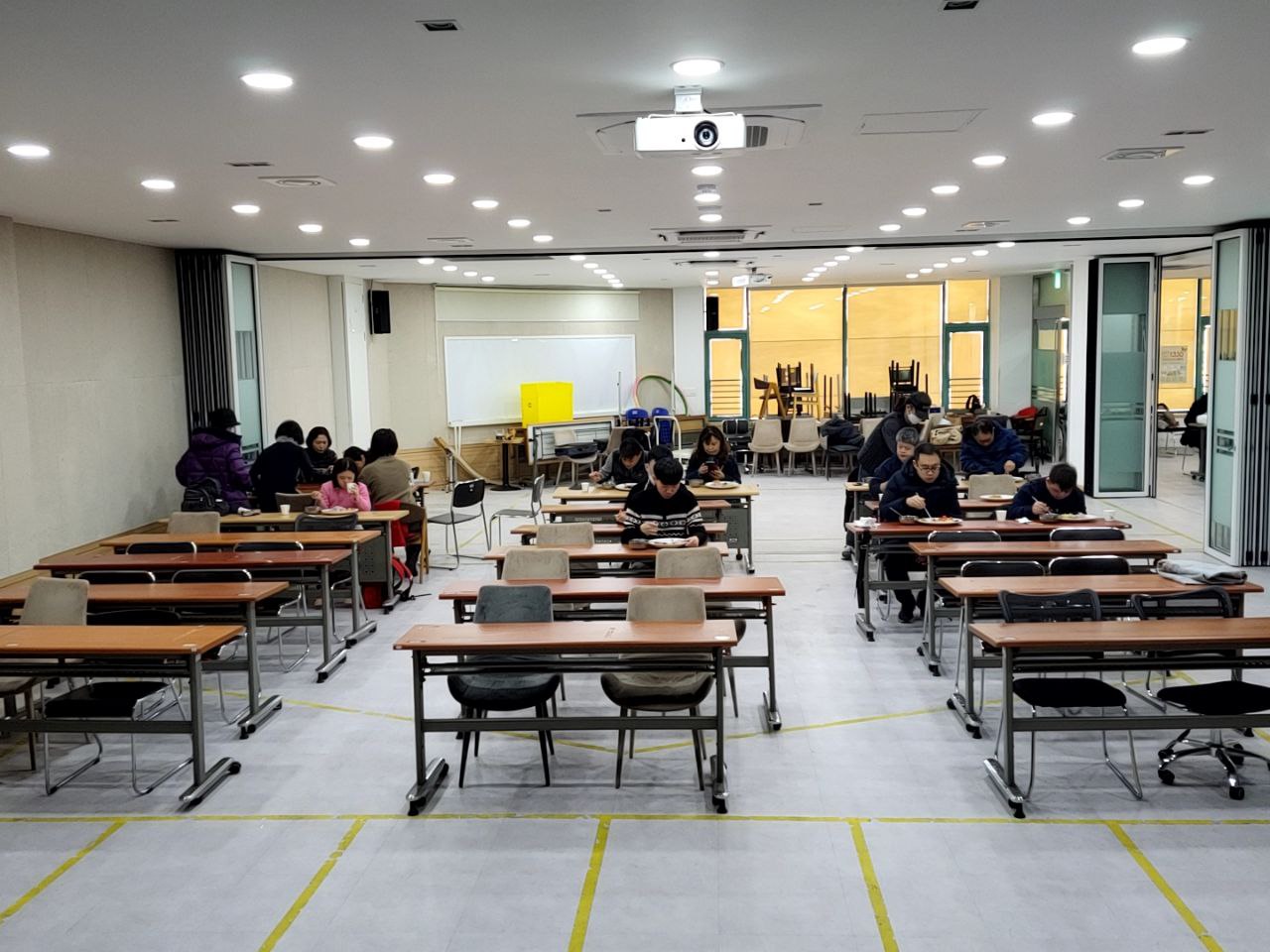 2023/1/30(월)- 점심식사(소고기미역국,건파래볶음...)