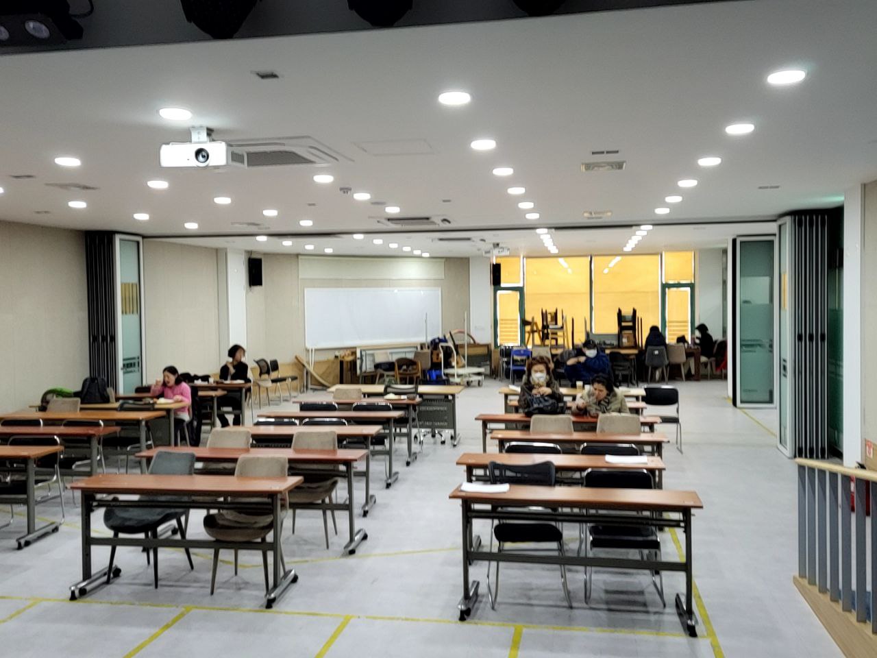 2023/2/3(금)- 점심식사(새우멘보샤,옥수수콘샐러드...)